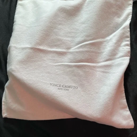 COPY - Plums vince camuto leather crossbody bag come with a dust bag - Picture 15 of 15